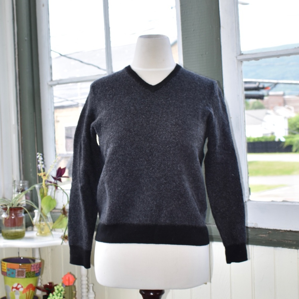 Calvin Klein Italian Yarn v-neck sweater